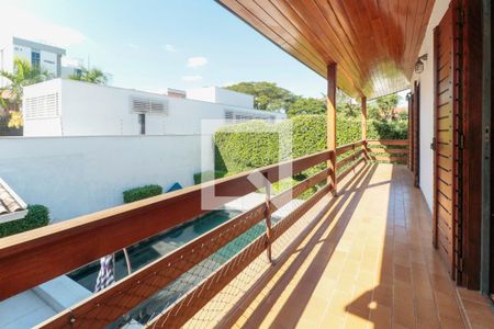 Casa à venda com 476m², 5 quartos e 4 vagas Casa à venda com 476m², 5 quartos e 4 vagasQuarto 2