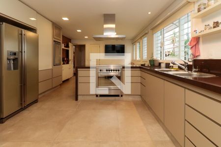 Casa à venda com 476m², 5 quartos e 4 vagas Casa à venda com 476m², 5 quartos e 4 vagasCozinha