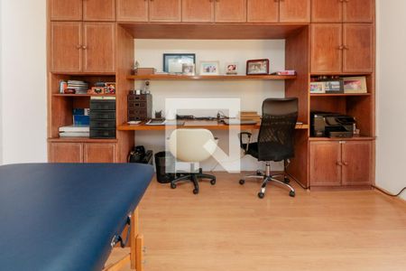 Casa à venda com 476m², 5 quartos e 4 vagas Casa à venda com 476m², 5 quartos e 4 vagasQuarto 1