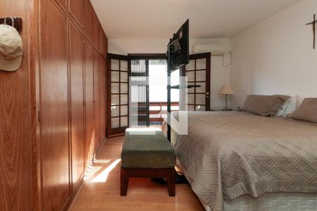 Casa à venda com 476m², 5 quartos e 4 vagas Casa à venda com 476m², 5 quartos e 4 vagasSuíte