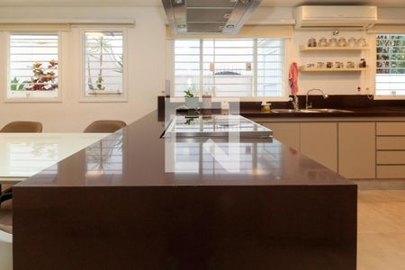 Casa à venda com 476m², 5 quartos e 4 vagas Casa à venda com 476m², 5 quartos e 4 vagasCozinha