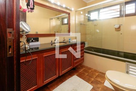 Casa à venda com 476m², 5 quartos e 4 vagas Casa à venda com 476m², 5 quartos e 4 vagasBanheiro 3