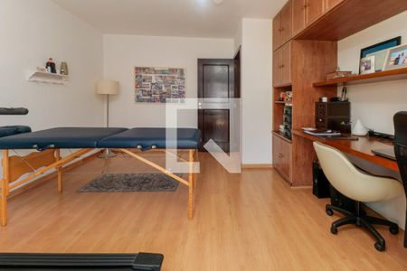 Casa à venda com 476m², 5 quartos e 4 vagas Casa à venda com 476m², 5 quartos e 4 vagasQuarto 1