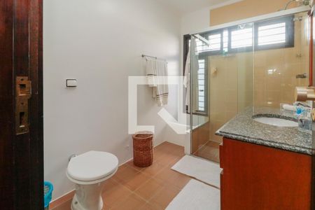 Casa à venda com 476m², 5 quartos e 4 vagas Casa à venda com 476m², 5 quartos e 4 vagasBanheiro 1