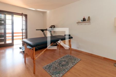 Casa à venda com 476m², 5 quartos e 4 vagas Casa à venda com 476m², 5 quartos e 4 vagasQuarto 1