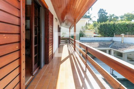 Casa à venda com 476m², 5 quartos e 4 vagas Casa à venda com 476m², 5 quartos e 4 vagasQuarto 1