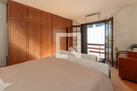 Casa à venda com 476m², 5 quartos e 4 vagas Casa à venda com 476m², 5 quartos e 4 vagasQuarto 3