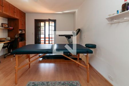 Casa à venda com 476m², 5 quartos e 4 vagas Casa à venda com 476m², 5 quartos e 4 vagasQuarto 1