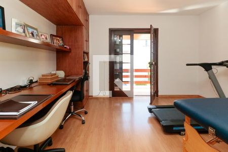 Casa à venda com 476m², 5 quartos e 4 vagas Casa à venda com 476m², 5 quartos e 4 vagasQuarto 1