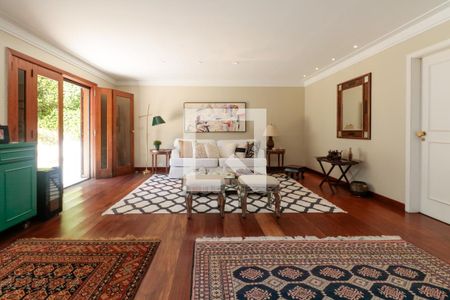 Casa à venda com 476m², 5 quartos e 4 vagas Casa à venda com 476m², 5 quartos e 4 vagasSala