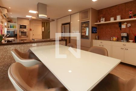 Casa à venda com 476m², 5 quartos e 4 vagas Casa à venda com 476m², 5 quartos e 4 vagasCozinha