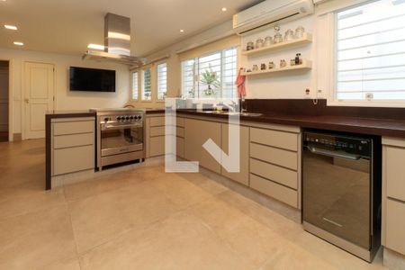 Casa à venda com 476m², 5 quartos e 4 vagas Casa à venda com 476m², 5 quartos e 4 vagasCozinha