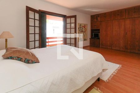 Casa à venda com 476m², 5 quartos e 4 vagas Casa à venda com 476m², 5 quartos e 4 vagasQuarto 2