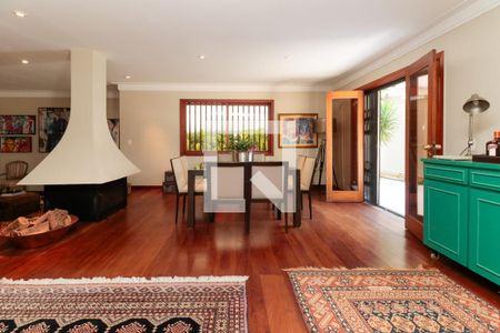 Casa à venda com 476m², 5 quartos e 4 vagas Casa à venda com 476m², 5 quartos e 4 vagasSala