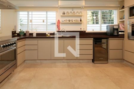 Casa à venda com 476m², 5 quartos e 4 vagas Casa à venda com 476m², 5 quartos e 4 vagasCozinha