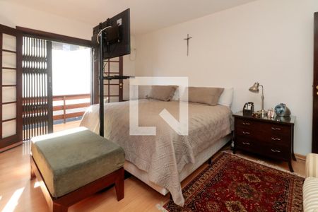 Casa à venda com 476m², 5 quartos e 4 vagas Casa à venda com 476m², 5 quartos e 4 vagasSuíte