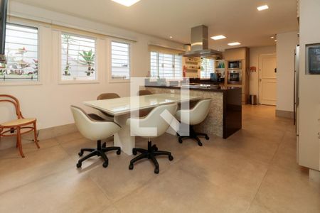 Casa à venda com 476m², 5 quartos e 4 vagas Casa à venda com 476m², 5 quartos e 4 vagasCozinha