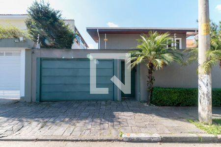 Casa à venda com 476m², 5 quartos e 4 vagas Casa à venda com 476m², 5 quartos e 4 vagasFachada