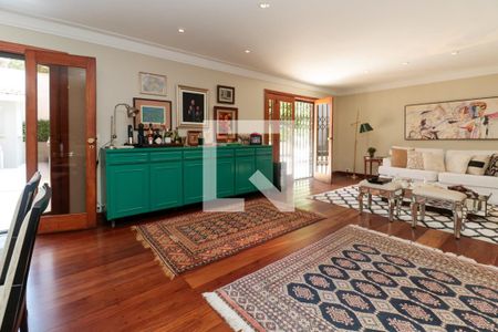 Casa à venda com 476m², 5 quartos e 4 vagas Casa à venda com 476m², 5 quartos e 4 vagasSala