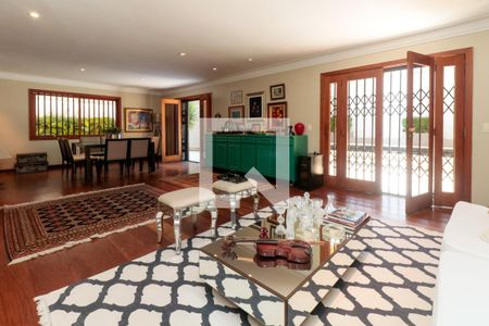 Casa à venda com 476m², 5 quartos e 4 vagas Casa à venda com 476m², 5 quartos e 4 vagasSala