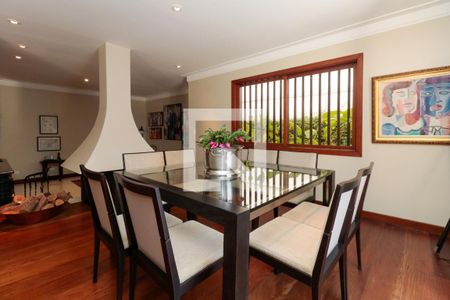 Casa à venda com 476m², 5 quartos e 4 vagas Casa à venda com 476m², 5 quartos e 4 vagasSala