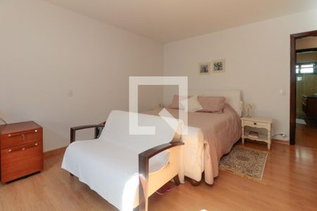 Casa à venda com 476m², 5 quartos e 4 vagas Casa à venda com 476m², 5 quartos e 4 vagasQuarto 3