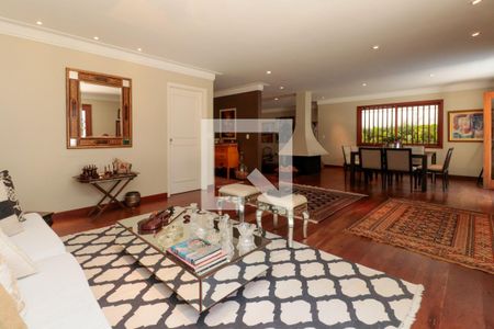 Casa à venda com 476m², 5 quartos e 4 vagas Casa à venda com 476m², 5 quartos e 4 vagasSala