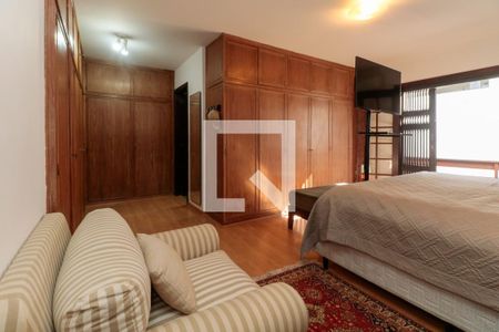 Casa à venda com 476m², 5 quartos e 4 vagas Casa à venda com 476m², 5 quartos e 4 vagasSuíte