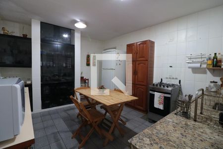 Casa para alugar com 350m², 3 quartos e 2 vagasCozinha