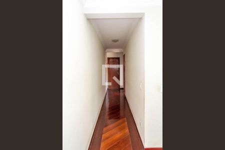 Casa à venda com 331m², 3 quartos e 8 vagas Casa à venda com 331m², 3 quartos e 8 vagasCorredor