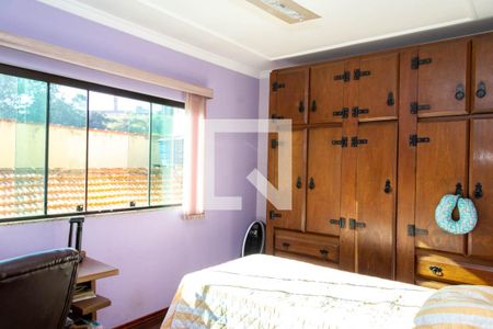Casa à venda com 331m², 3 quartos e 8 vagas Casa à venda com 331m², 3 quartos e 8 vagasQuarto 2