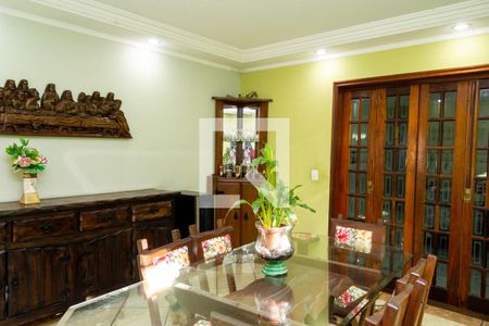 Casa à venda com 331m², 3 quartos e 8 vagas Casa à venda com 331m², 3 quartos e 8 vagasSala de Jantar