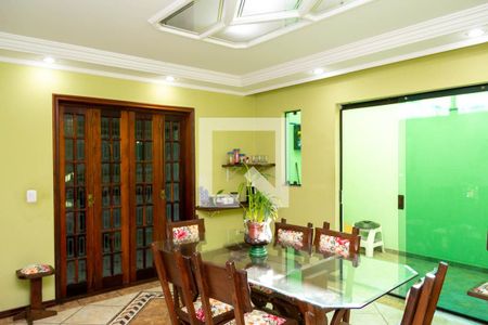 Casa à venda com 331m², 3 quartos e 8 vagas Casa à venda com 331m², 3 quartos e 8 vagasSala de Jantar