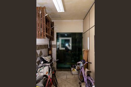 Casa à venda com 331m², 3 quartos e 8 vagas Casa à venda com 331m², 3 quartos e 8 vagasGaragem