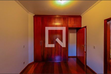 Casa à venda com 420m², 5 quartos e 7 vagas Casa à venda com 420m², 5 quartos e 7 vagasSuíte 3