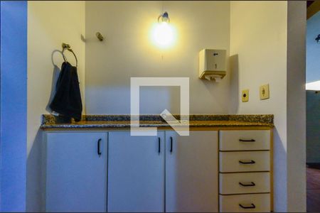 Casa à venda com 420m², 5 quartos e 7 vagas Casa à venda com 420m², 5 quartos e 7 vagasBanheiro Piscina