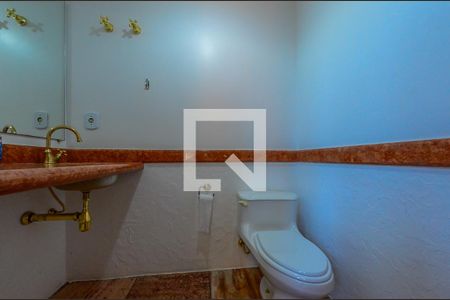 Casa à venda com 420m², 5 quartos e 7 vagas Casa à venda com 420m², 5 quartos e 7 vagasLavabo