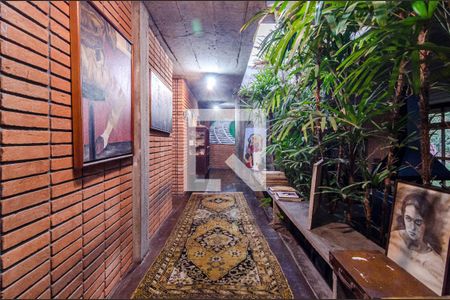 Casa à venda com 331m², 5 quartos e 2 vagas Casa à venda com 331m², 5 quartos e 2 vagasCorredor