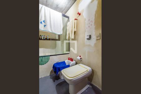 Casa à venda com 331m², 5 quartos e 2 vagas Casa à venda com 331m², 5 quartos e 2 vagasBanheiro da suíte 1