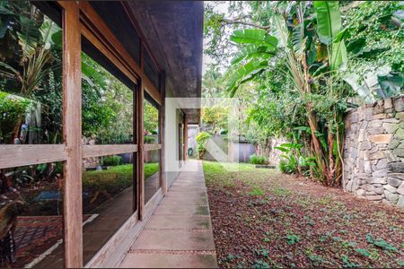 Casa à venda com 331m², 5 quartos e 2 vagas Casa à venda com 331m², 5 quartos e 2 vagasJardim