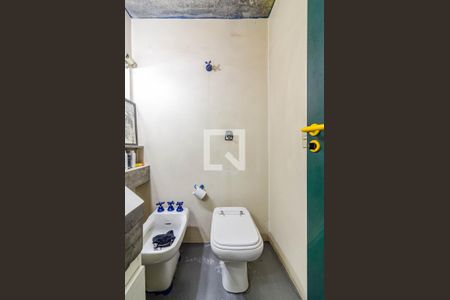 Casa à venda com 331m², 5 quartos e 2 vagas Casa à venda com 331m², 5 quartos e 2 vagasBanheiro da suíte 2