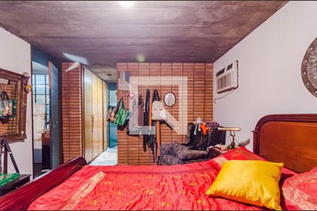 Casa à venda com 331m², 5 quartos e 2 vagas Casa à venda com 331m², 5 quartos e 2 vagasSuíte 1