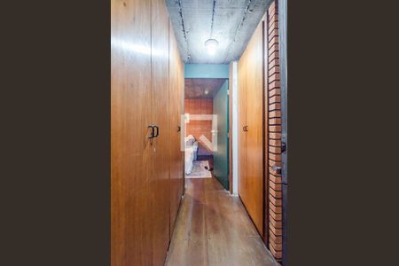 Casa à venda com 331m², 5 quartos e 2 vagas Casa à venda com 331m², 5 quartos e 2 vagasCorredor