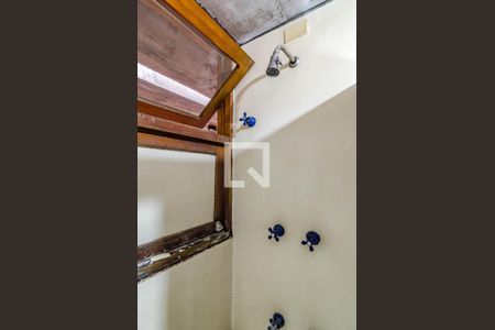 Casa à venda com 331m², 5 quartos e 2 vagas Casa à venda com 331m², 5 quartos e 2 vagasBanheiro da suíte 2