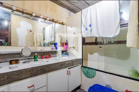 Casa à venda com 331m², 5 quartos e 2 vagas Casa à venda com 331m², 5 quartos e 2 vagasBanheiro da suíte 1