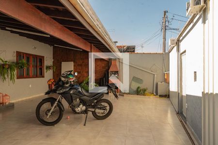Casa à venda com 250m², 3 quartos e 5 vagasVaranda e Garagem