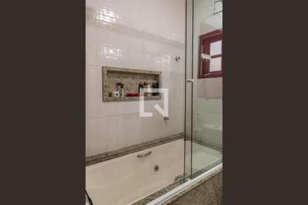 Casa à venda com 250m², 3 quartos e 5 vagasBanheiro da Suíte 1