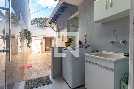 Casa à venda com 280m², 5 quartos e 4 vagas Casa à venda com 280m², 5 quartos e 4 vagasÁrea de Serviço