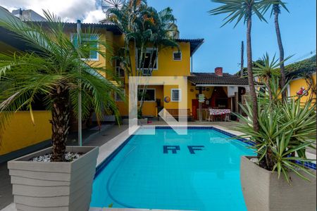 Casa à venda com 280m², 5 quartos e 4 vagas Casa à venda com 280m², 5 quartos e 4 vagasPiscina