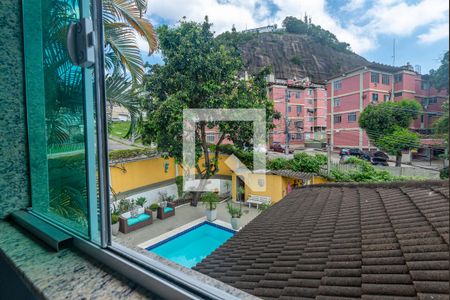 Casa à venda com 280m², 5 quartos e 4 vagas Casa à venda com 280m², 5 quartos e 4 vagasVista da Suíte 2